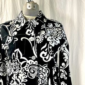 Graphic Black & white large scale floral print jacket shirt shacket Erin London